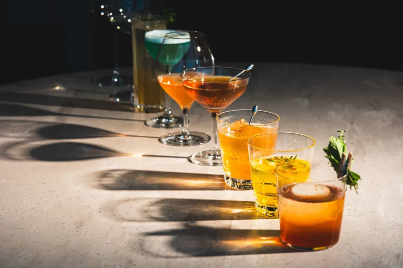 Pedir sin alcohol ya no tiene nada de raro: cómo los bares están cambiando lo que llevas en la mano
