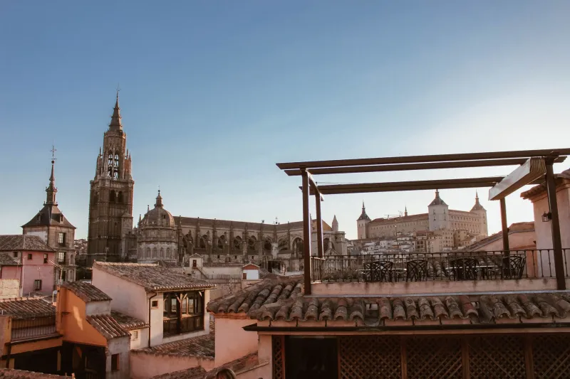 Cielo abierto y copa en mano: el fenómeno de las terrazas en altura que está reinventando el verano nocturno